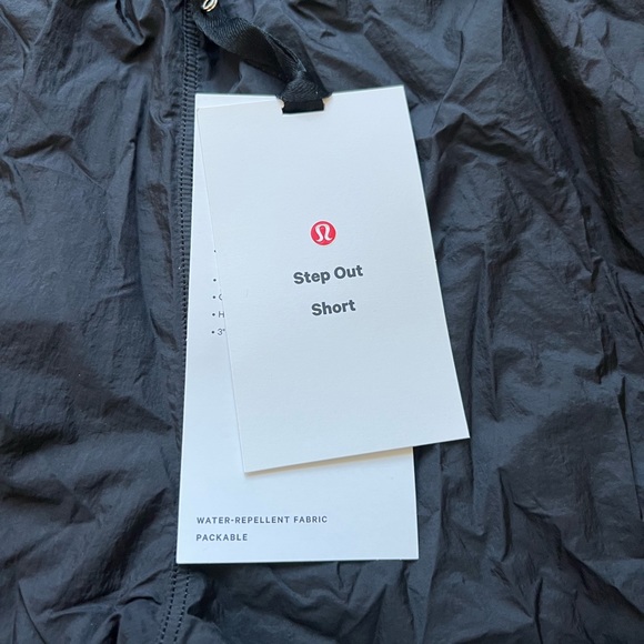 Lululemon Step Out High Rise Short 3" in Black Size 4 - Picture 5 of 7